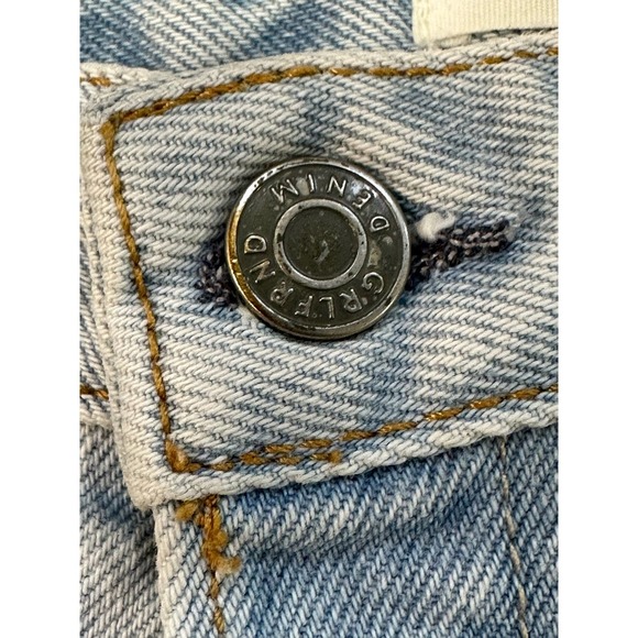 GRLFRND Helena Button Fly Distressed Light Wash Shorts sz 26 - Picture 11 of 11